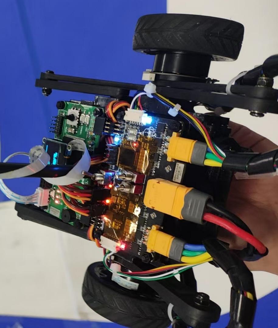 Wheeled-Leg Balancing Robot